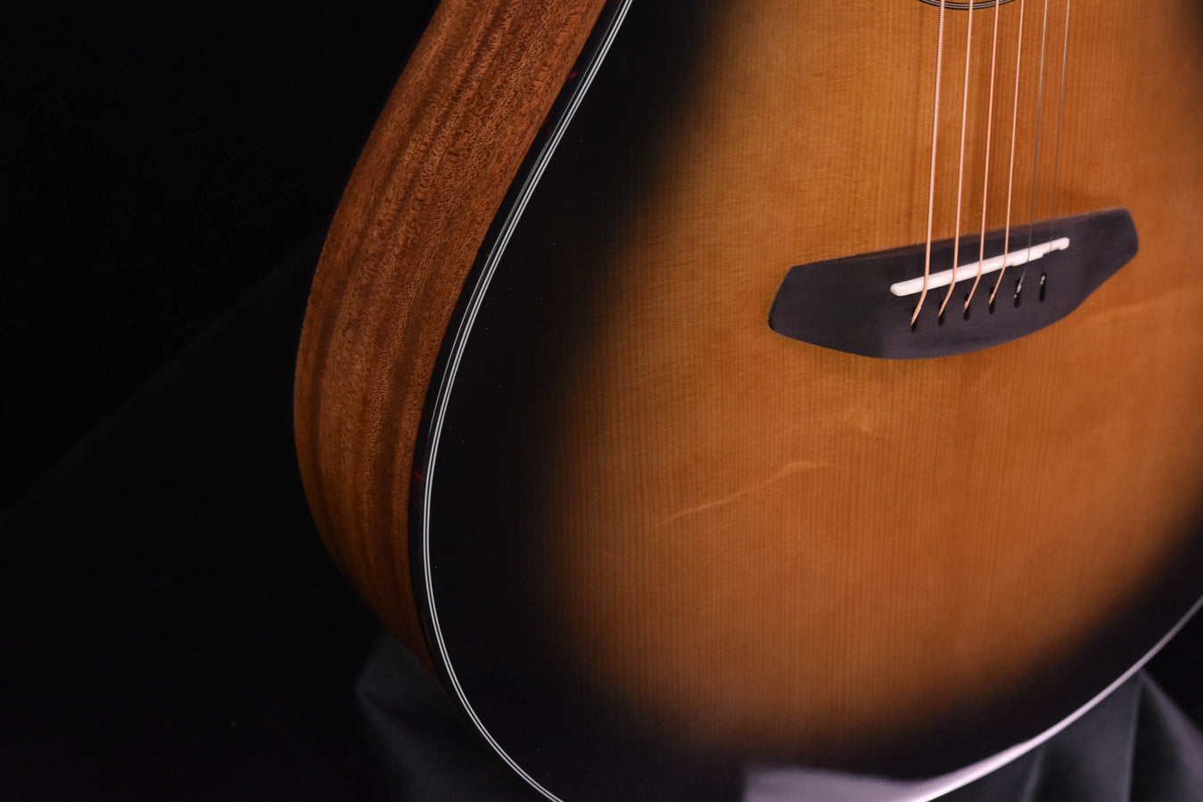 Breedlove Performer Concert Bourbon CE