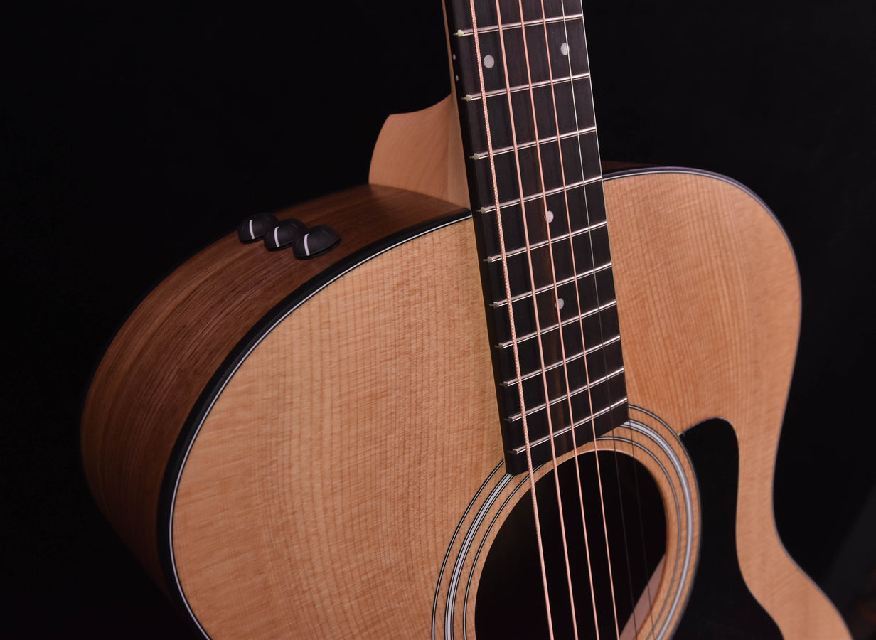 Taylor 114E Walnut/ Sitka Spruce