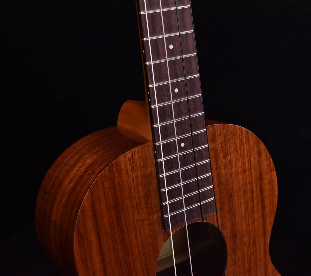 Kamaka HF-4 Baritone Ukulele