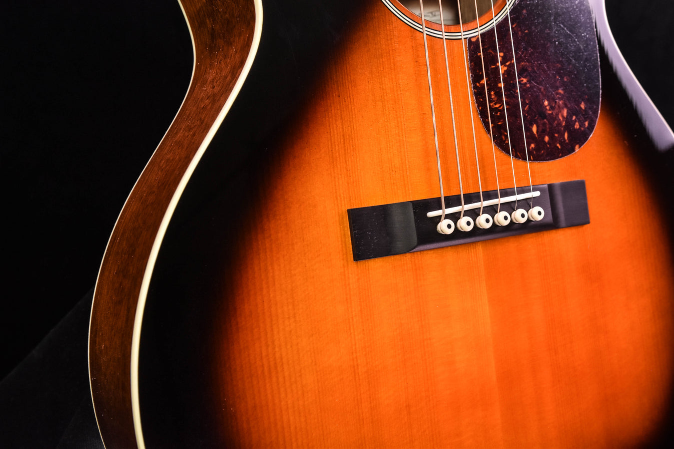 Martin CEO-7 14 Fret 00 Body Adirondack Spruce top