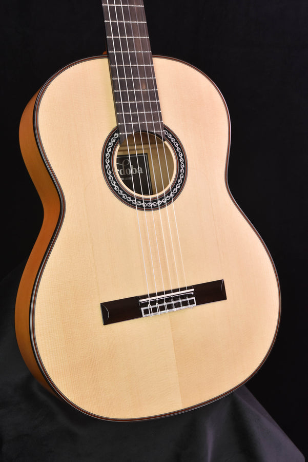 Cordoba F10 Flamenco Guitar with Rigid Polyfoam Case