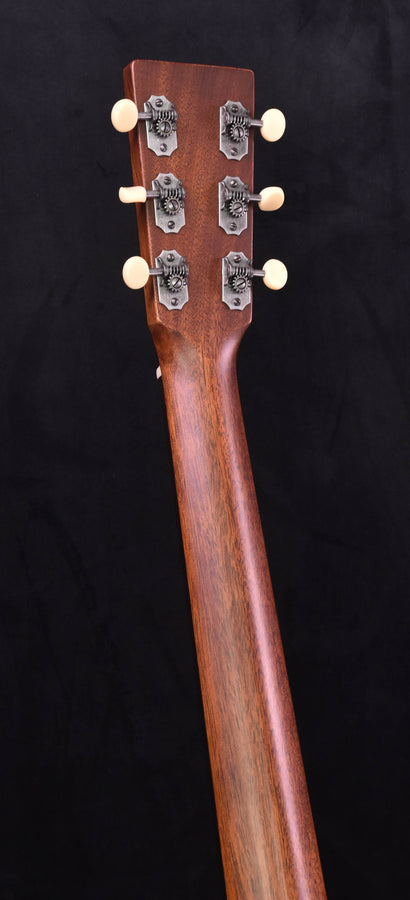 Martin CEO-7 14 Fret 00 Body Adirondack Spruce top