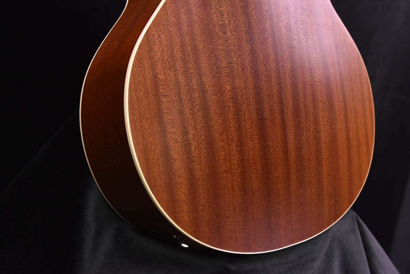 Guild Jumbo Junior-E