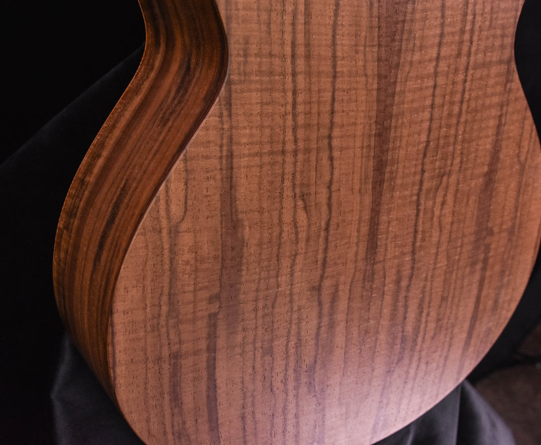 Sheeran by Lowden W01 Cedar and Walnut