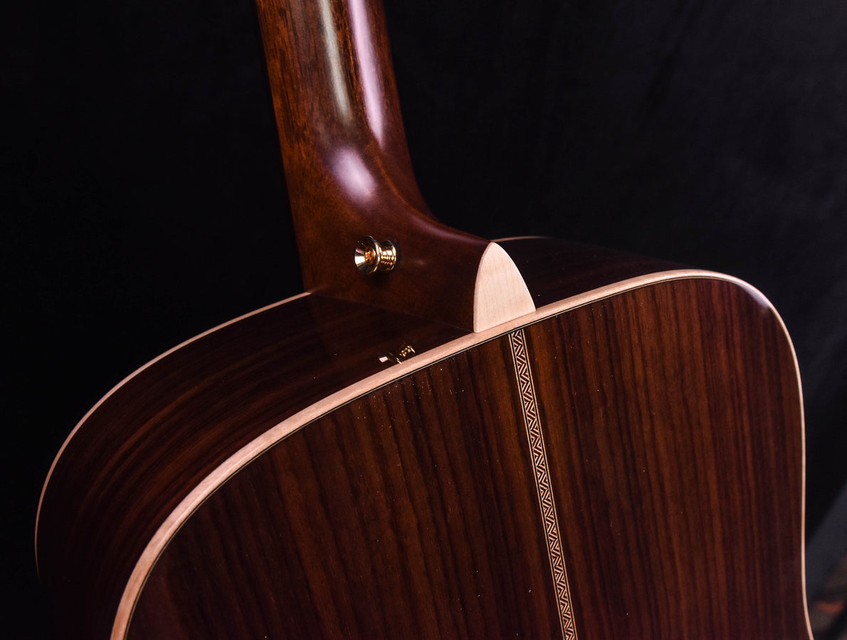 Martin D-28E Modern Deluxe with onboard Fishman Aura VT Blend Electronics