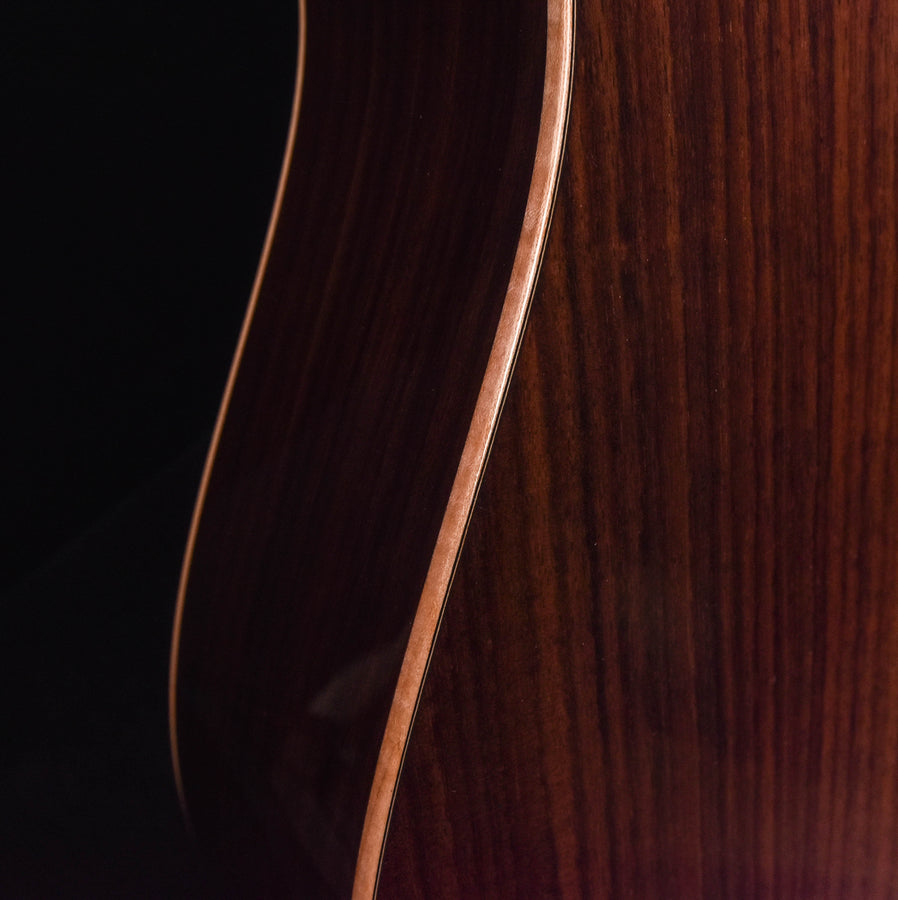 Martin D-28E Modern Deluxe with onboard Fishman Aura VT Blend Electronics