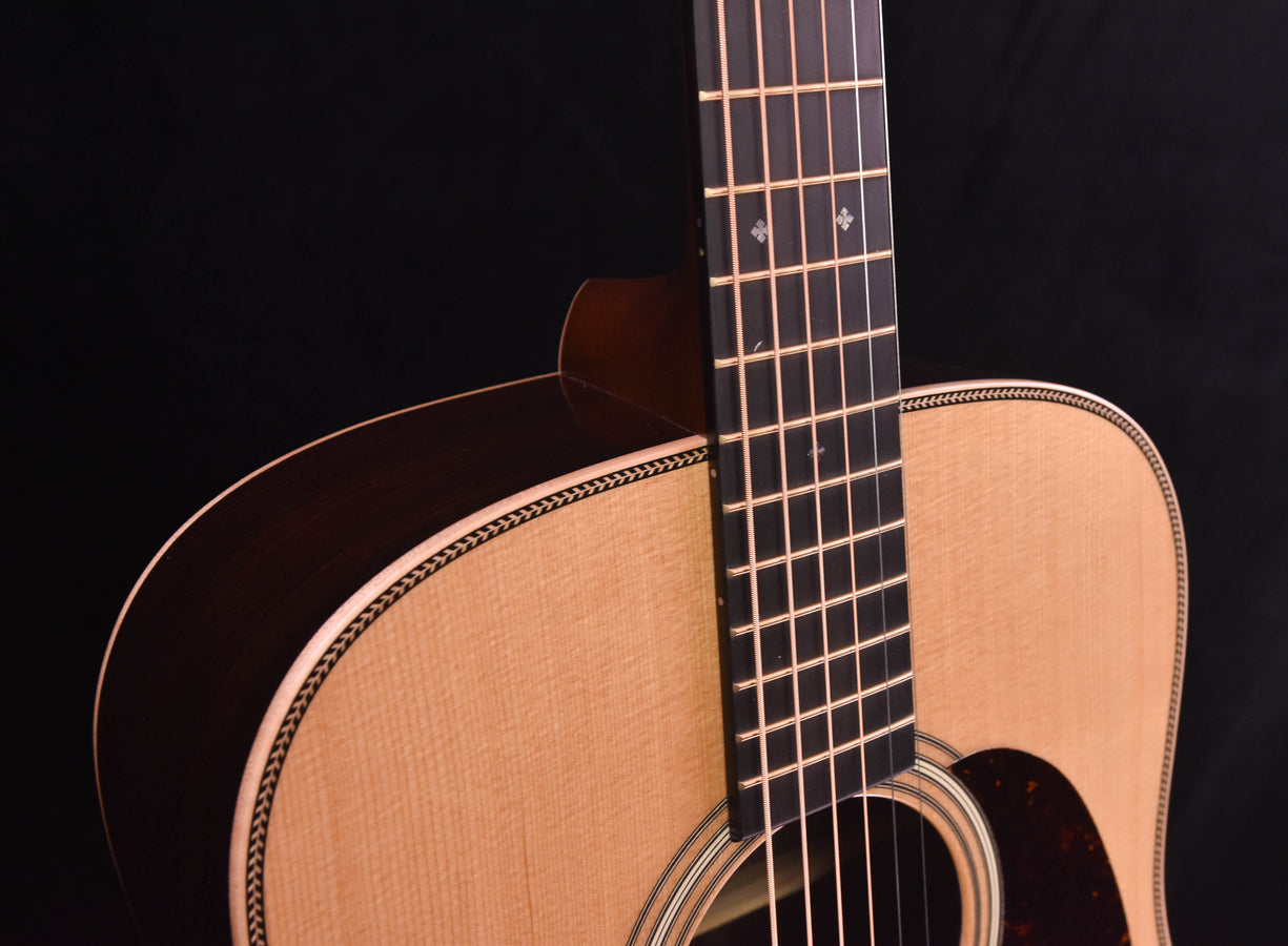 Martin D-28 Modern Deluxe