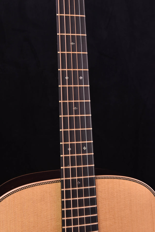 Martin D-28 Modern Deluxe