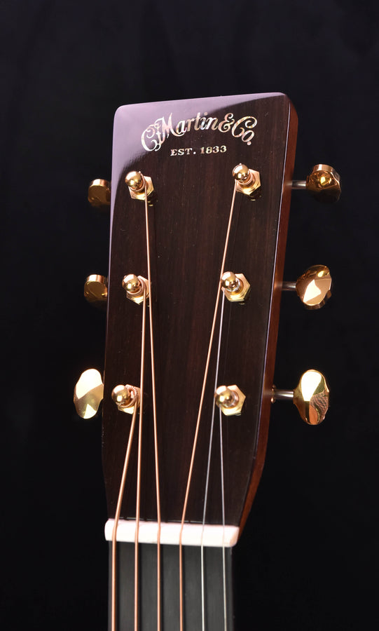 Martin D-28 Modern Deluxe