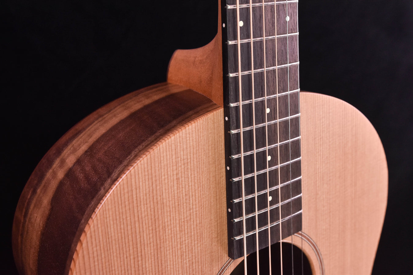 Sheeran by Lowden S01 Walnut and Cedar