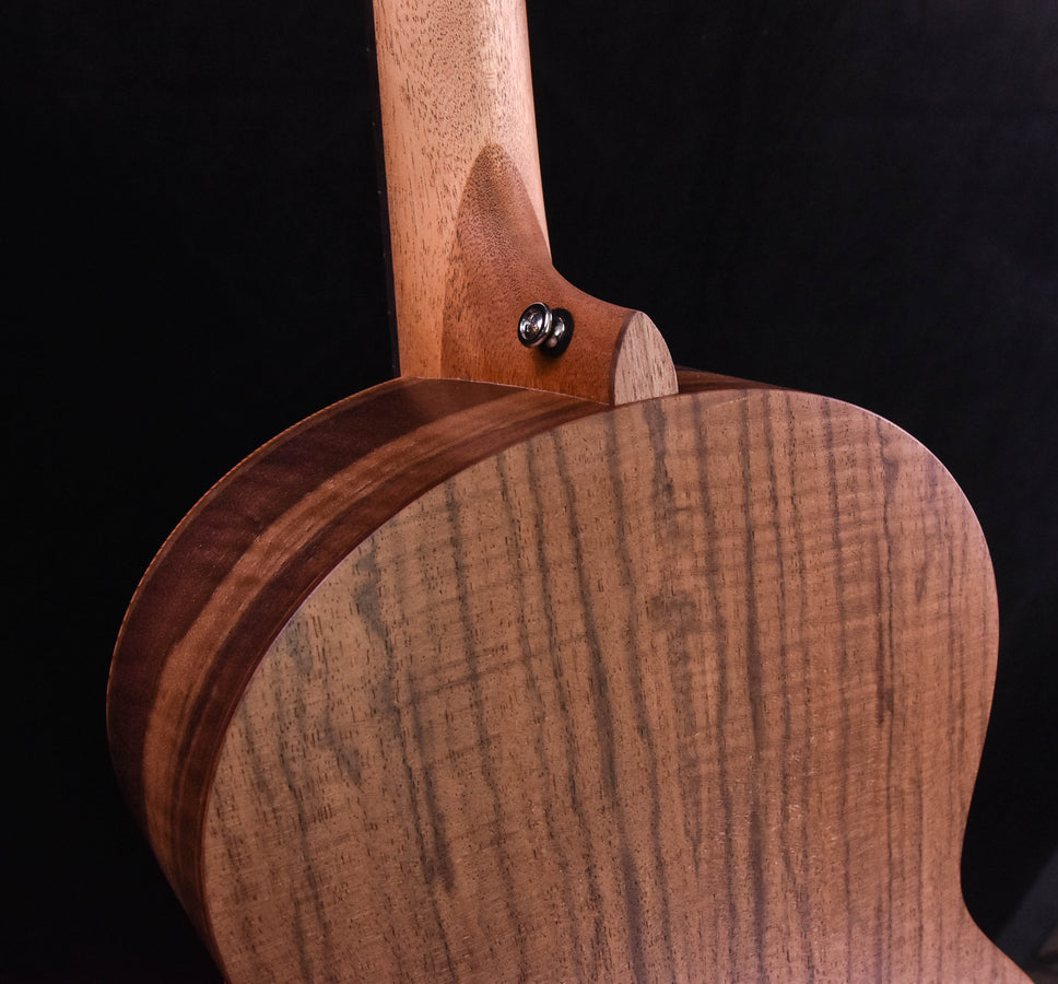 Sheeran by Lowden S01 Walnut and Cedar