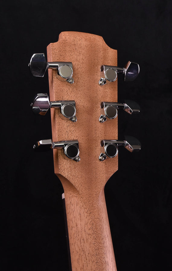 Sheeran by Lowden S01 Walnut and Cedar