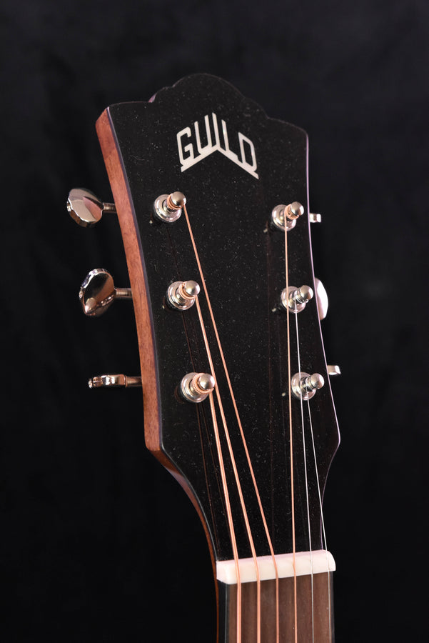 Guild OM-260CE Deluxe Burl Ash