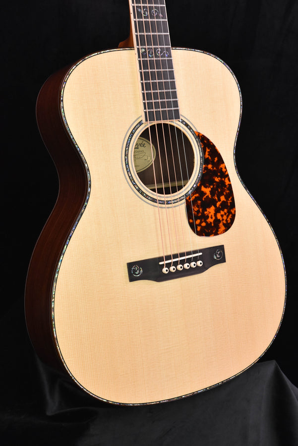 Acoustic guitar OM-10 deluxe used, rosette around sound hole and black pickguard