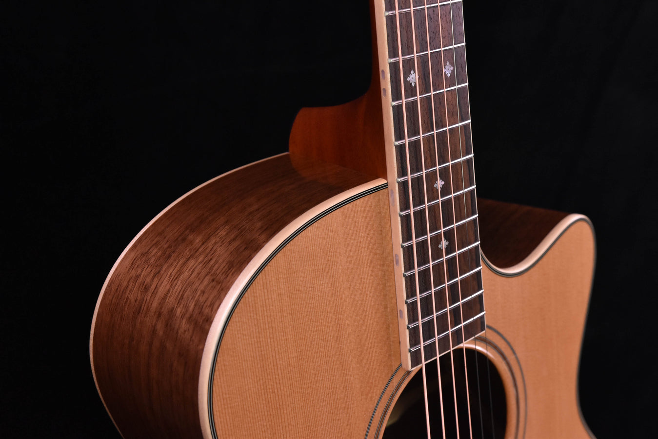 Furch Rainbow Grand Auditorium Cutaway Cedar/ Walnut Bevel Duo Maple Binding