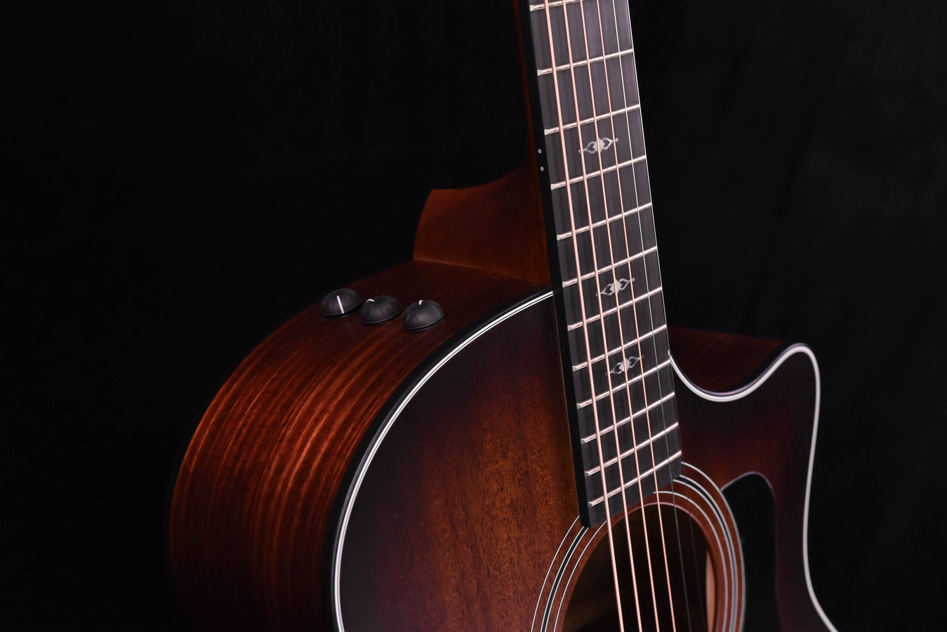 Taylor 324CE V Class