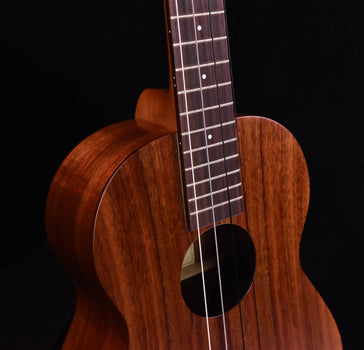 kamaka hf-4 baritone ukulele