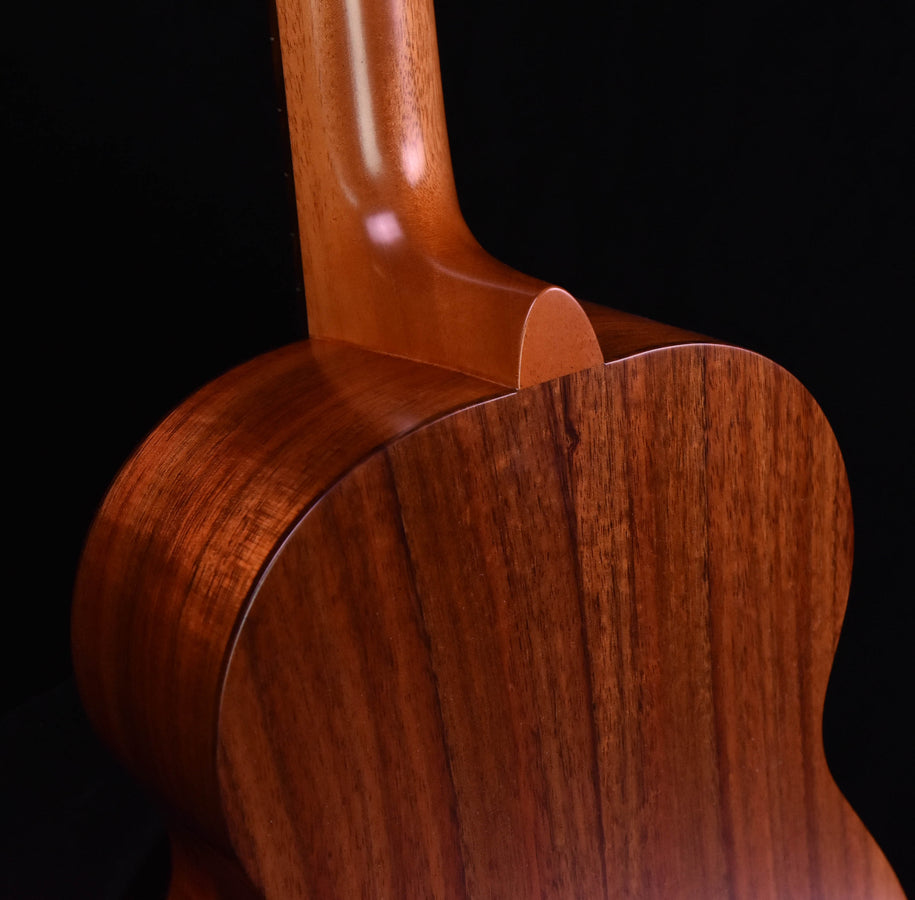Kamaka HF4 Baritone Ukulele