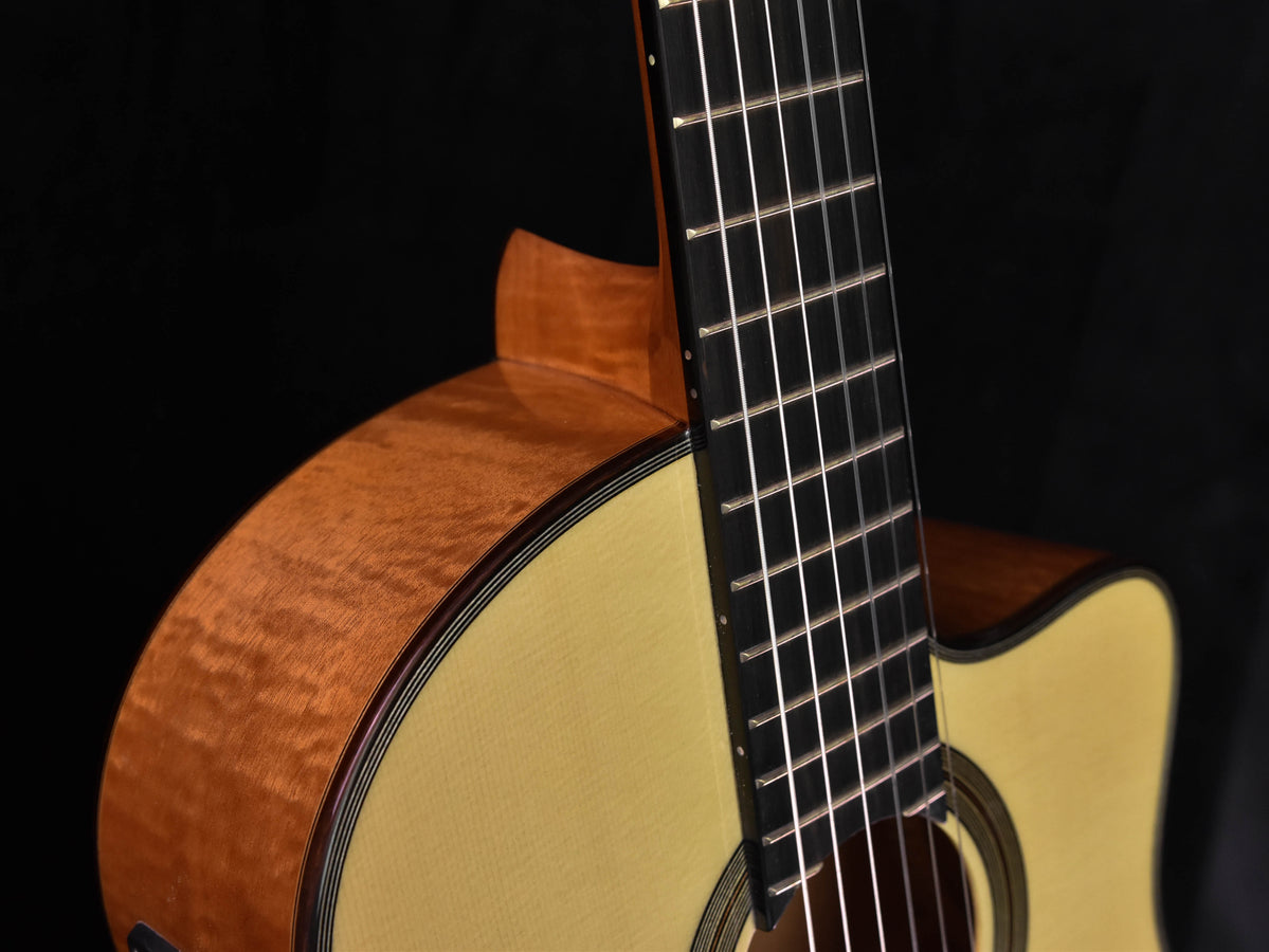 Cordoba Fusion 12 neck and cutaway joint, maple body with black binding