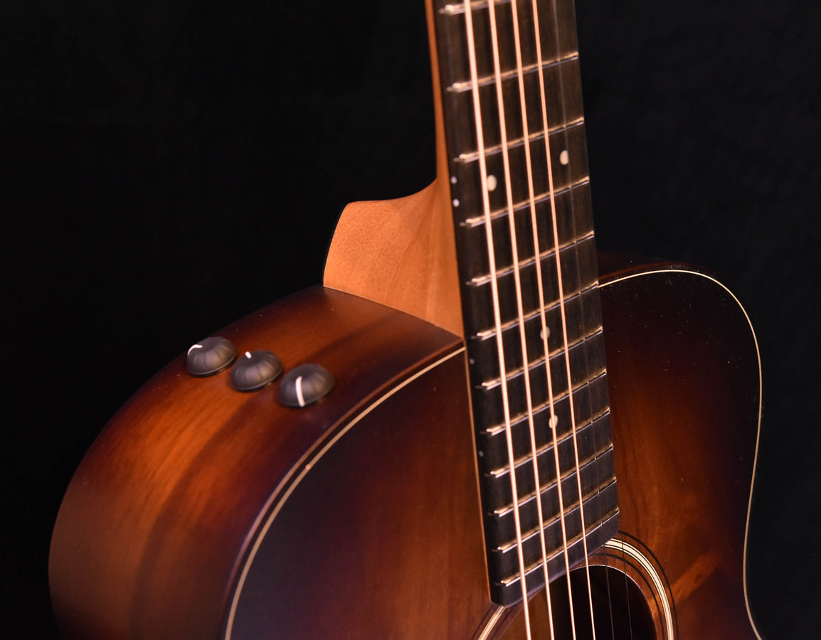 Taylor GS Mini-E Koa PLUS Shaded Edge Burst