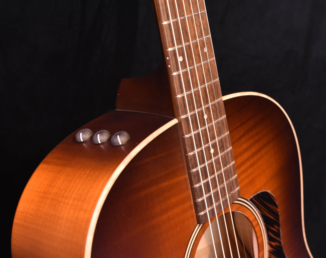 Taylor AD27e Flametop Big Leaf Maple Shaded Edgeburst ES2