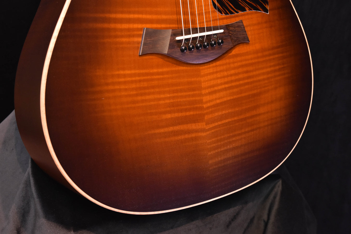 Taylor AD27e Flametop Big Leaf Maple Shaded Edgeburst ES2