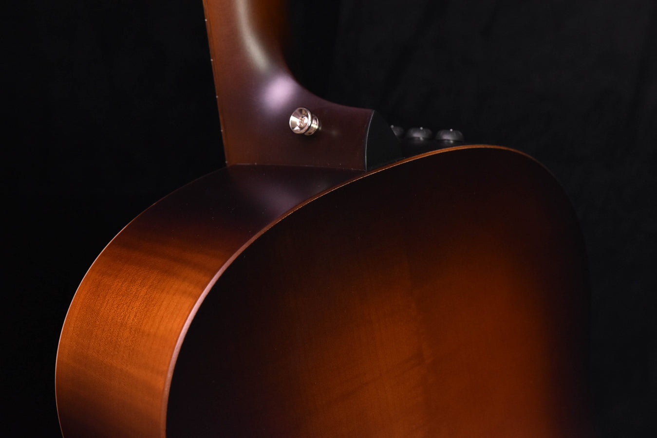 Taylor AD27e Flametop Big Leaf Maple Shaded Edgeburst ES2