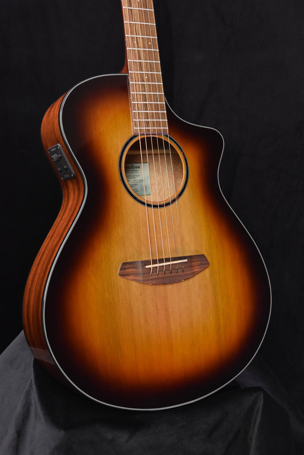 Breedlove Discovery S Concert Edgeburst CE Cedar/ Mahogany Guitar