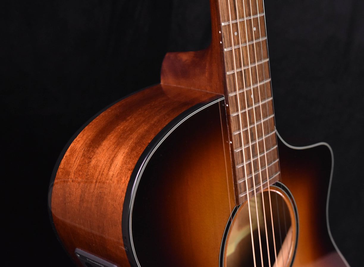 Breedlove Discovery S Concert Edgeburst CE Cedar/ Mahogany Guitar