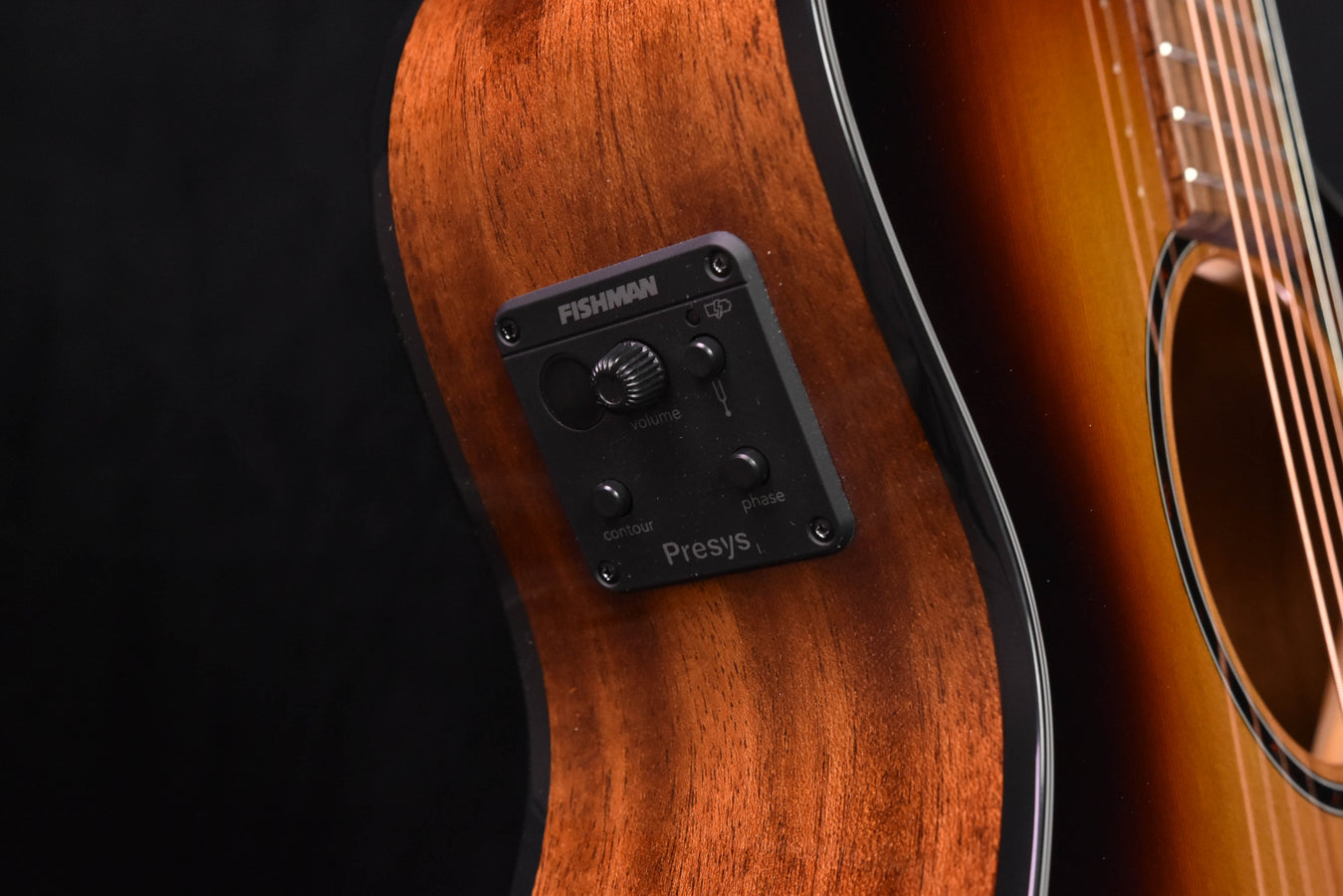 Breedlove Discovery S Concert Edgeburst CE Cedar/ Mahogany Guitar