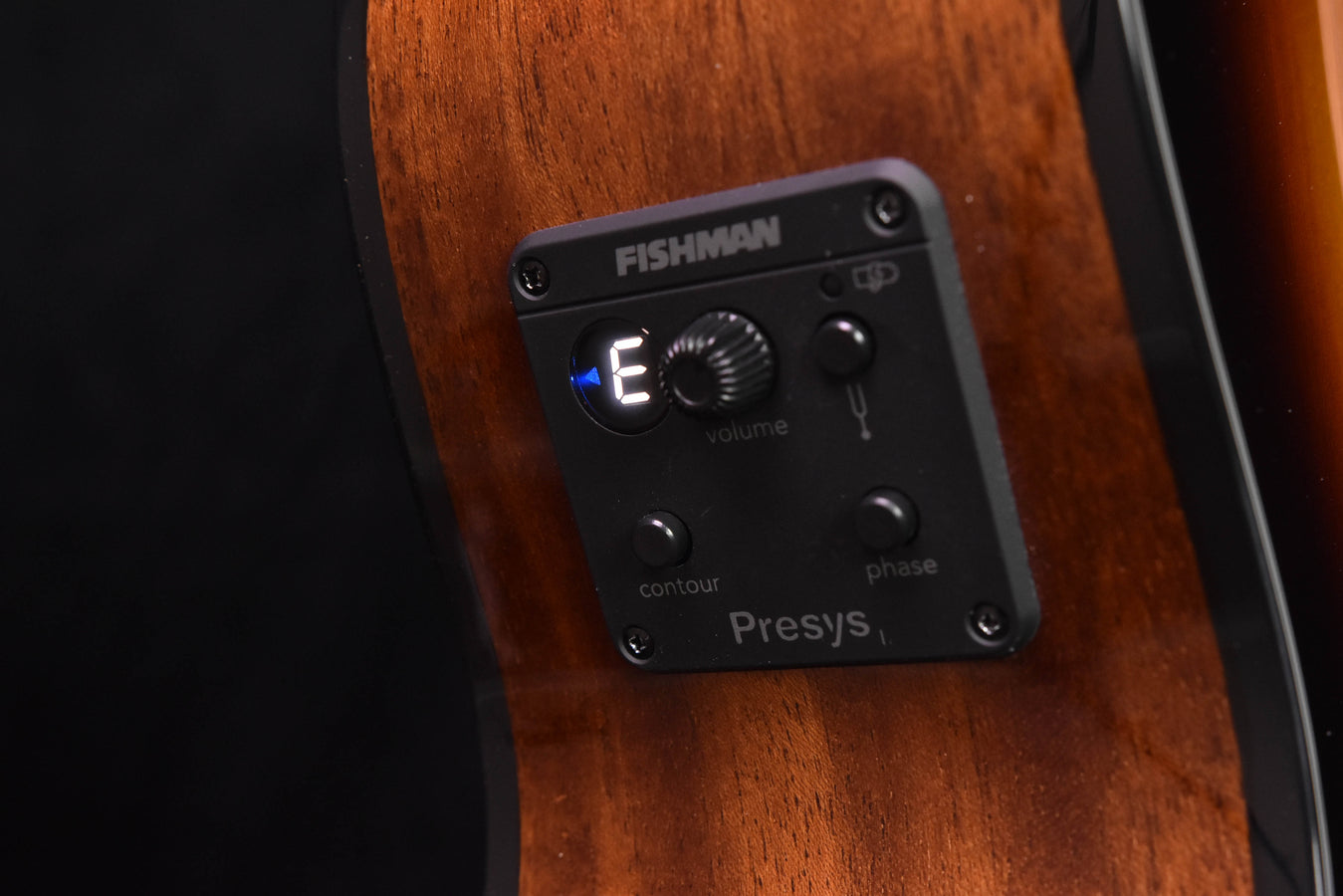 Breedlove Discovery S Concert Edgeburst CE Cedar/ Mahogany Guitar