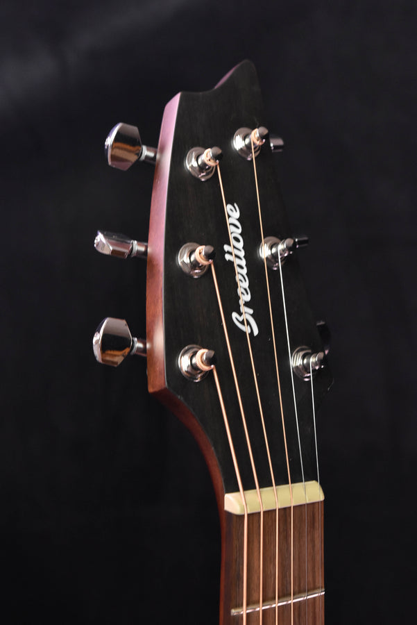 Breedlove Discovery S Concert Edgeburst CE Cedar/ Mahogany Guitar