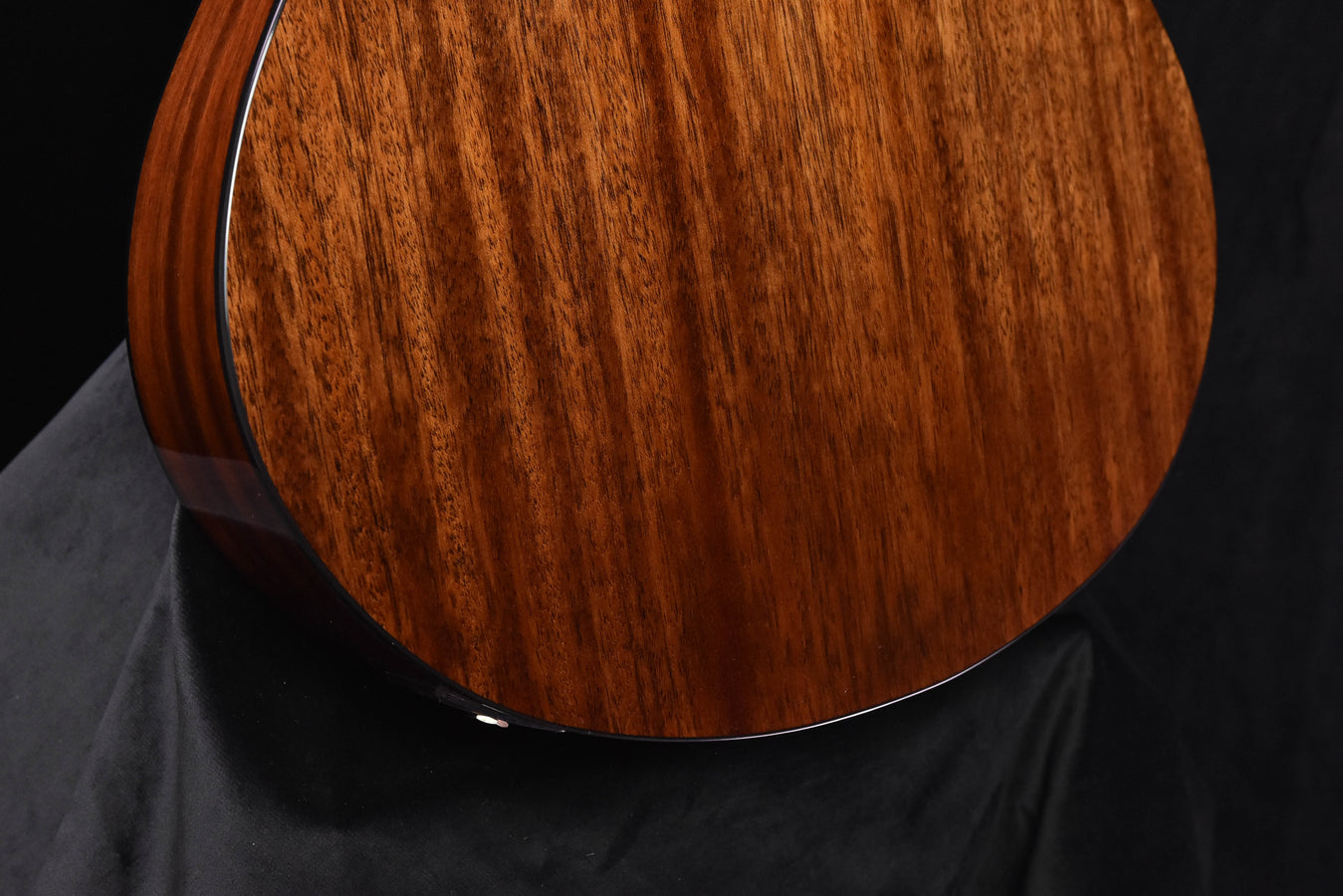 Breedlove Discovery S Concert Edgeburst CE Cedar/ Mahogany Guitar