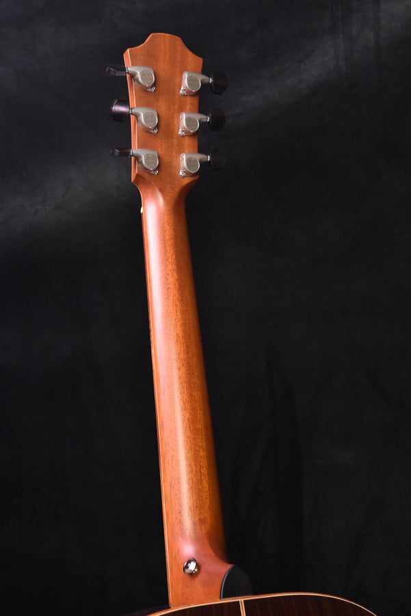 Acoustic guitar neck and headstock with six tuners