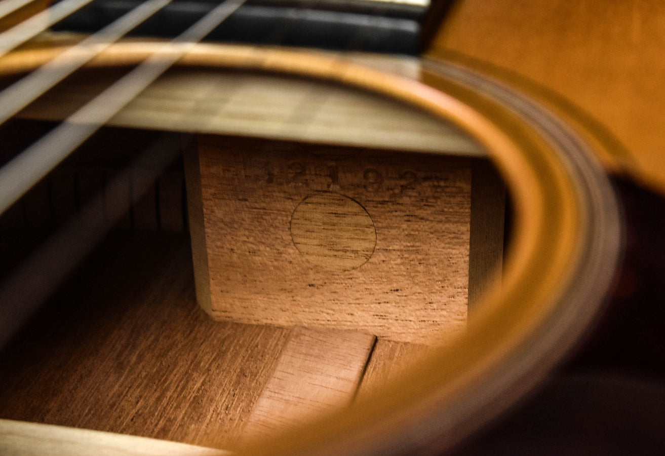 Collings OM-1 JL Julian Lage Signature Model OM- SItka Spruce Top