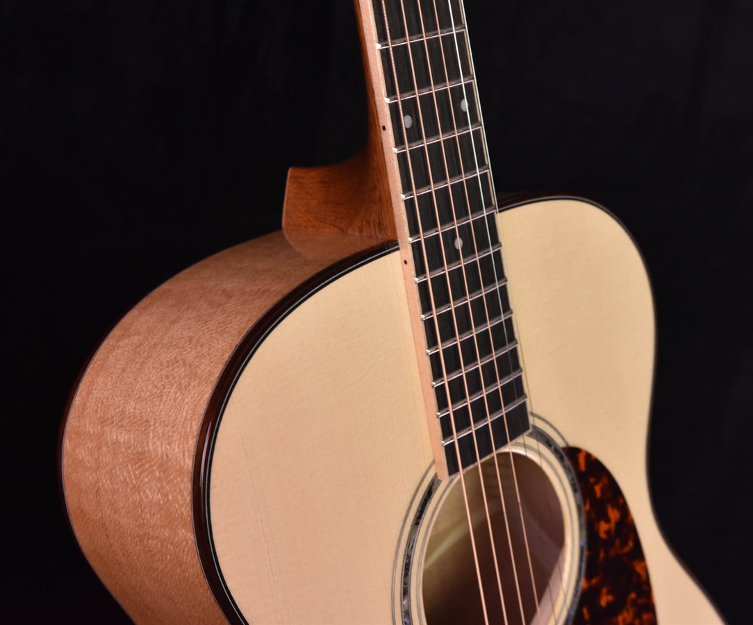 Larrivee OM-09 Silver Oak Special Edition