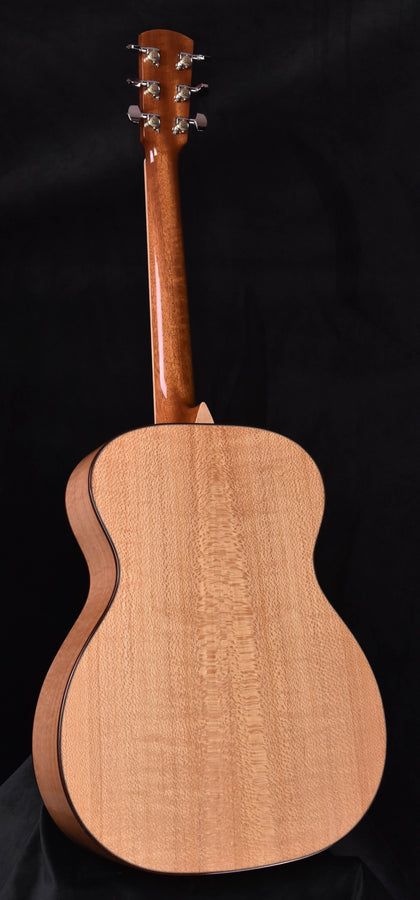 Larrivee OM-09 Silver Oak Special Edition