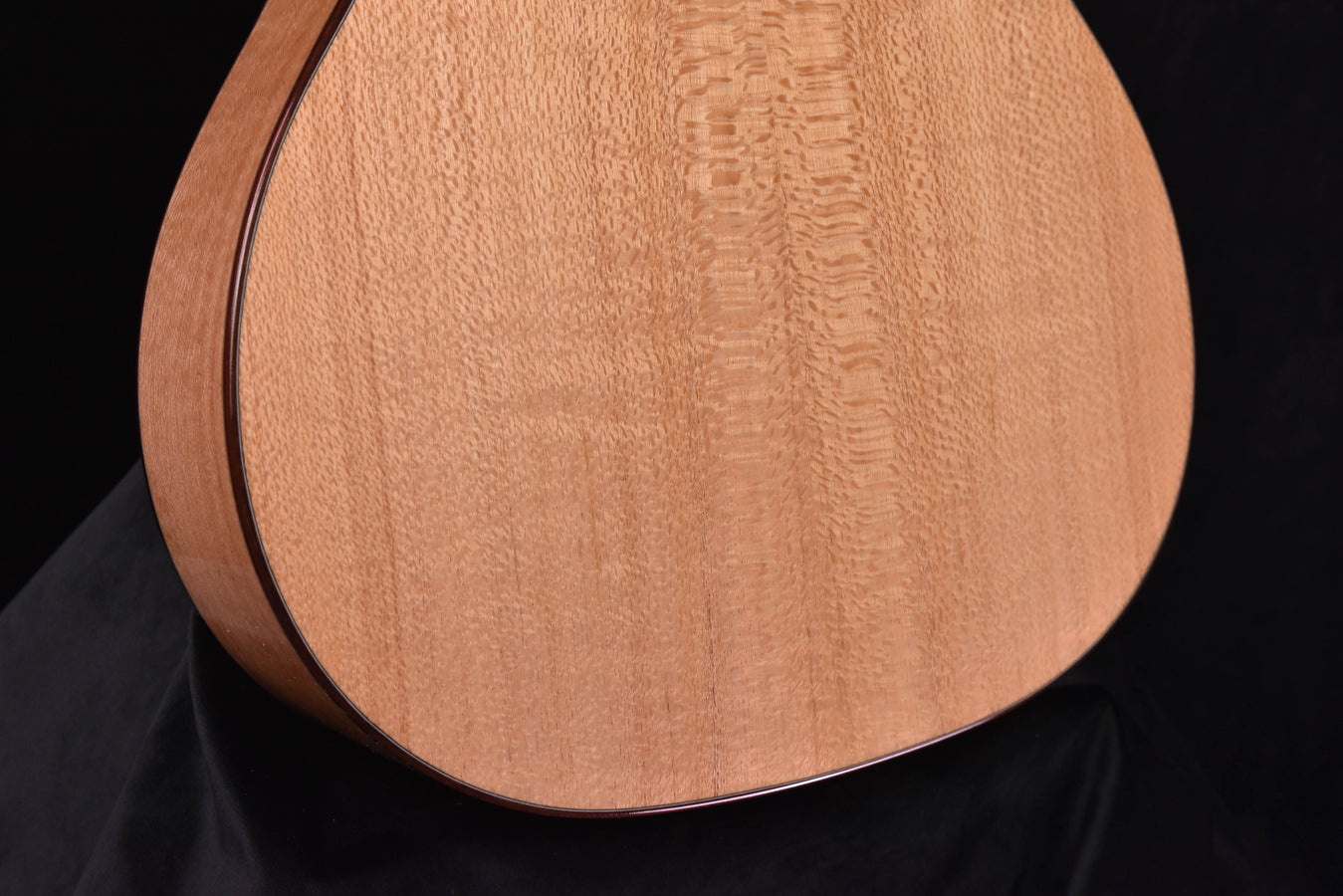 Larrivee OM-09 Silver Oak Special Edition