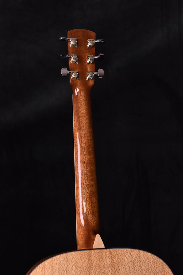 Larrivee OM-09 Silver Oak Special Edition