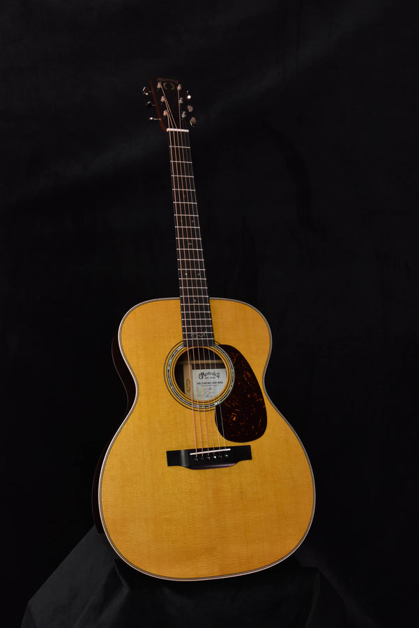 Martin 000-28 Brooke Ligertwood Signature 000-14 Fret Acoustic Guitar
