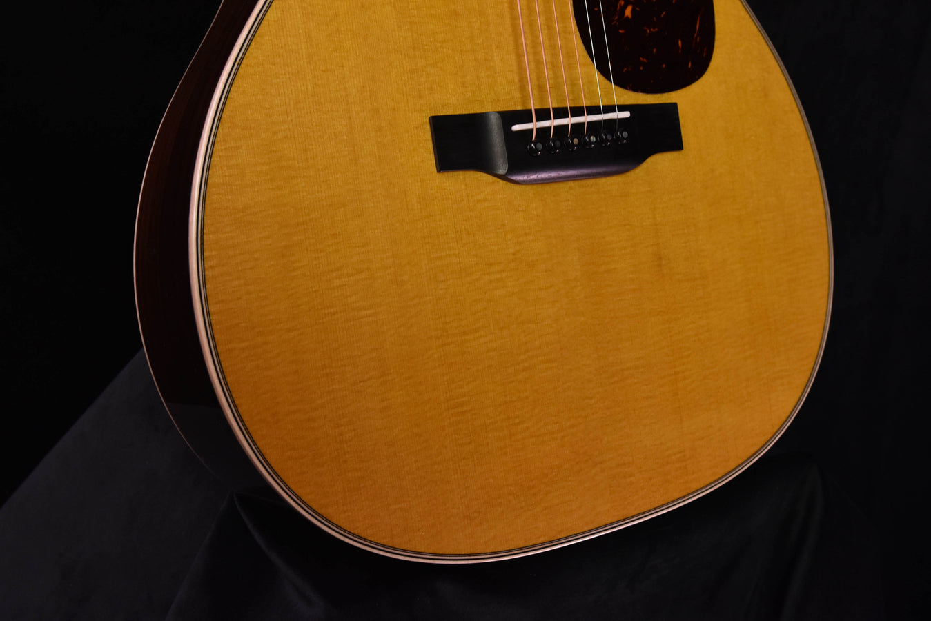 Martin 000-28 Brooke Ligertwood Signature 000-14 Fret Acoustic Guitar