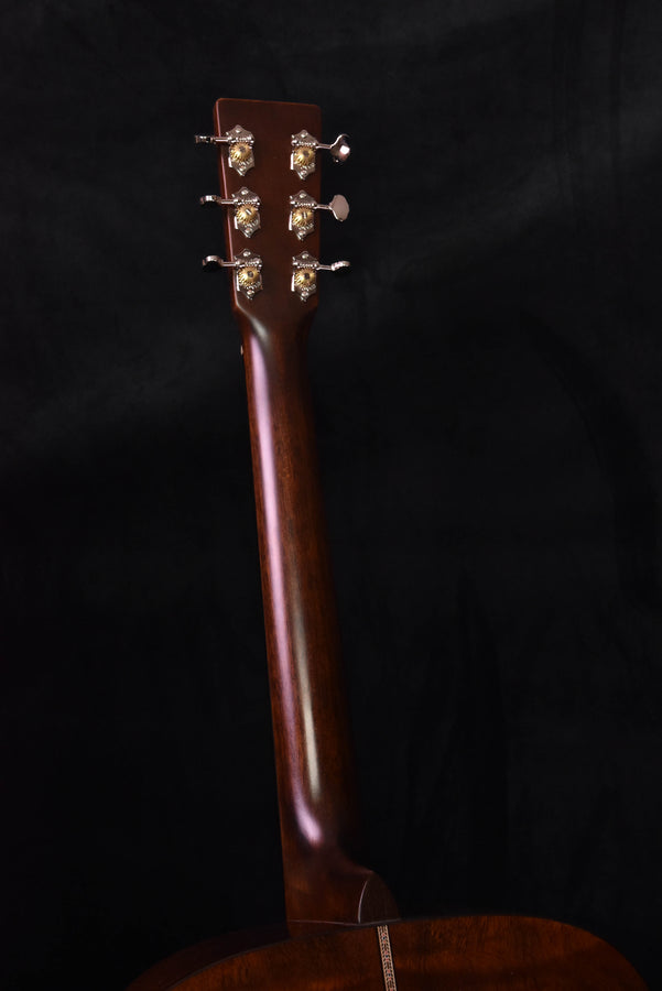 Dreadnought guitar headstock with gold tuning pegs and mahogany neck wood grain