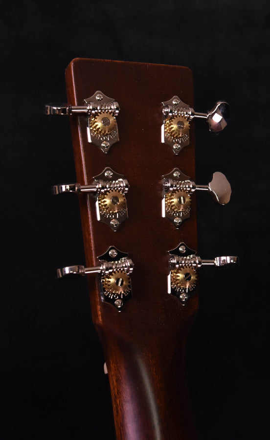 Martin Dreadnought headstock in mahogany with 6 tuning pegs