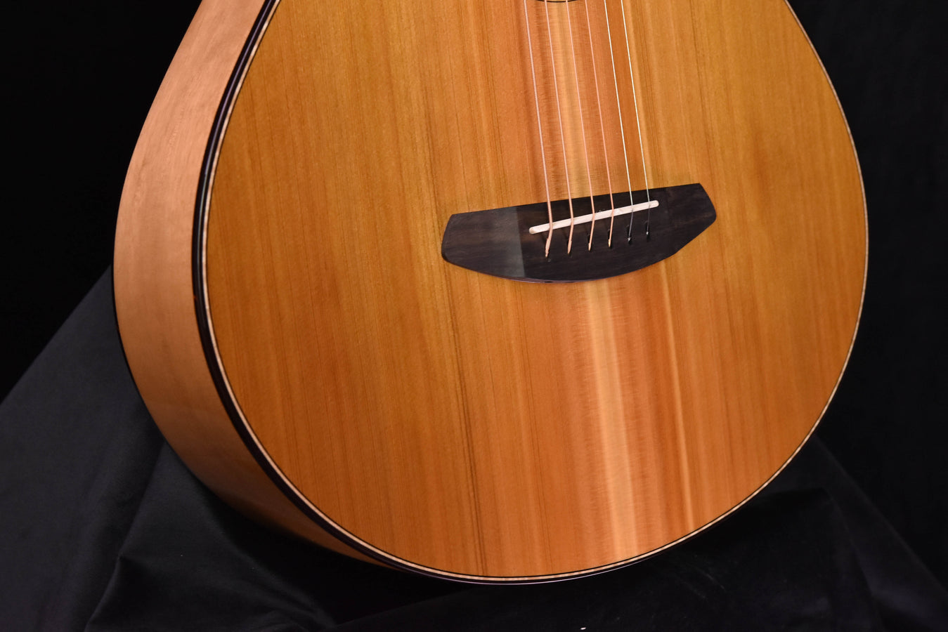 Used Breedlove Oregon Concertina CE Red Cedar/ Myrtlewood LTD Edition