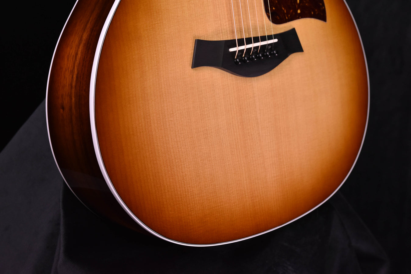 214 CE-K SB acoustic guitar, glossy front with pickguard and bridge pins area