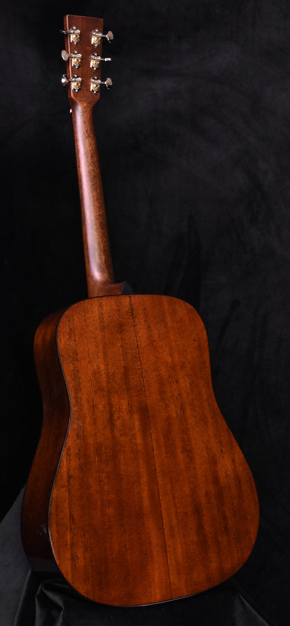 Akustikgitarre D-18, Rückseite in warmem Braun mit Holzmaserung