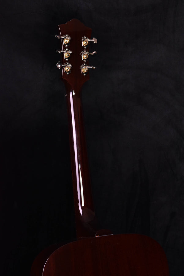D-40 dreadnought guitar headstock with gold tuning pegs and logo