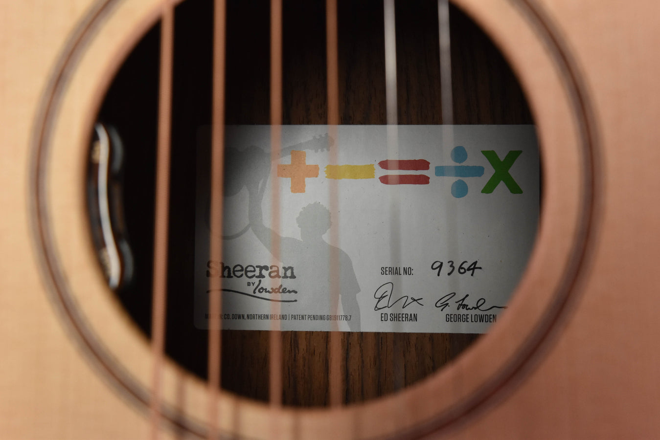 Sheeran Tour Edition W Body Size Sitka Spruce/ Indian Rosewood LR Baggs EAS VTC Pickup