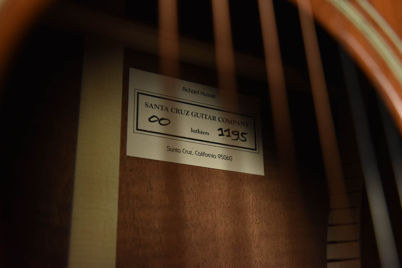 Santa Cruz guitar company label: model 1195 and location text