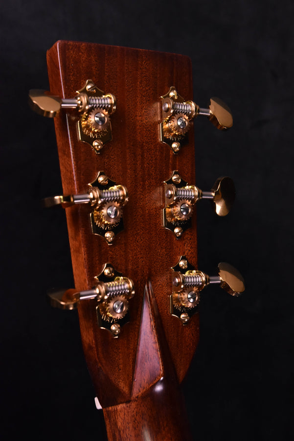 Martin 00-28 Modern deluxe Acoustic Guitar